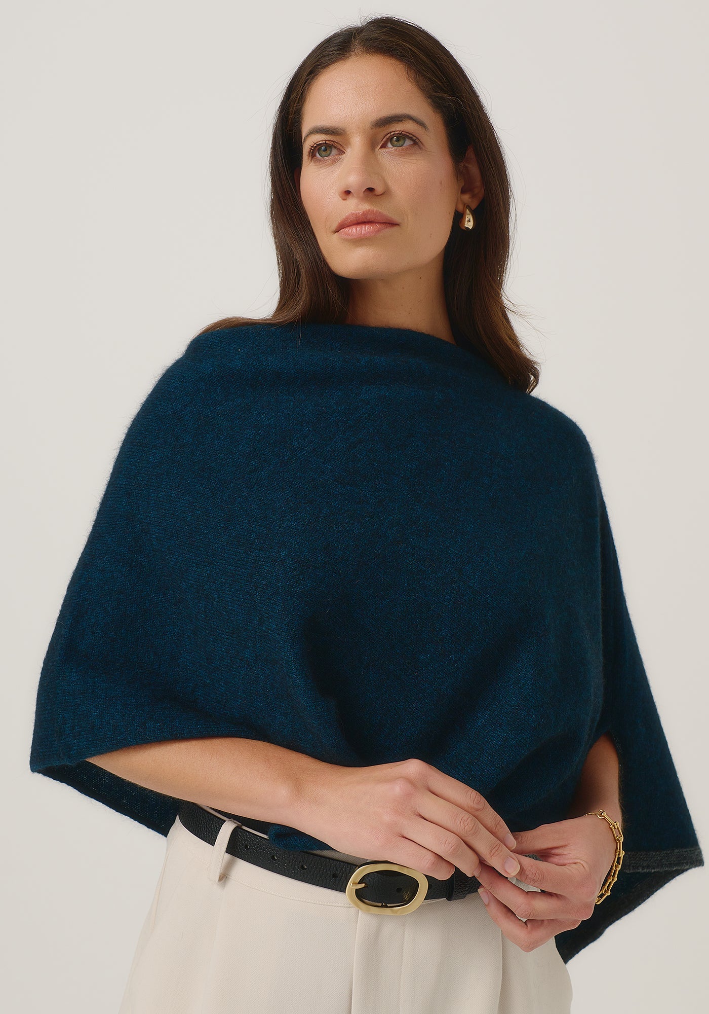 https://cdn.shopify.com/s/files/1/0566/6612/8580/files/1623-TwoTonePoncho-PeacockSlate-MM25-Belu-051.jpg?v=1758503983