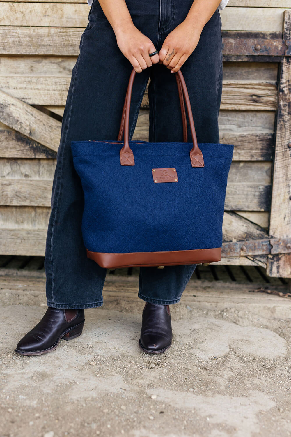 https://cdn.shopify.com/s/files/1/0666/1219/9481/files/Kaituna_ridges_totes_lindie_hawes_photography-109_de7ee8c5-59ec-4682-8940-9363bec99640.jpg?v=1764884371