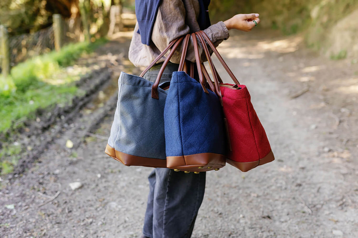 https://cdn.shopify.com/s/files/1/0666/1219/9481/files/Kaituna_ridges_totes_lindie_hawes_photography-113_cc5ea994-bc03-45c7-b158-c3dc37c668ce.jpg?v=1764884371