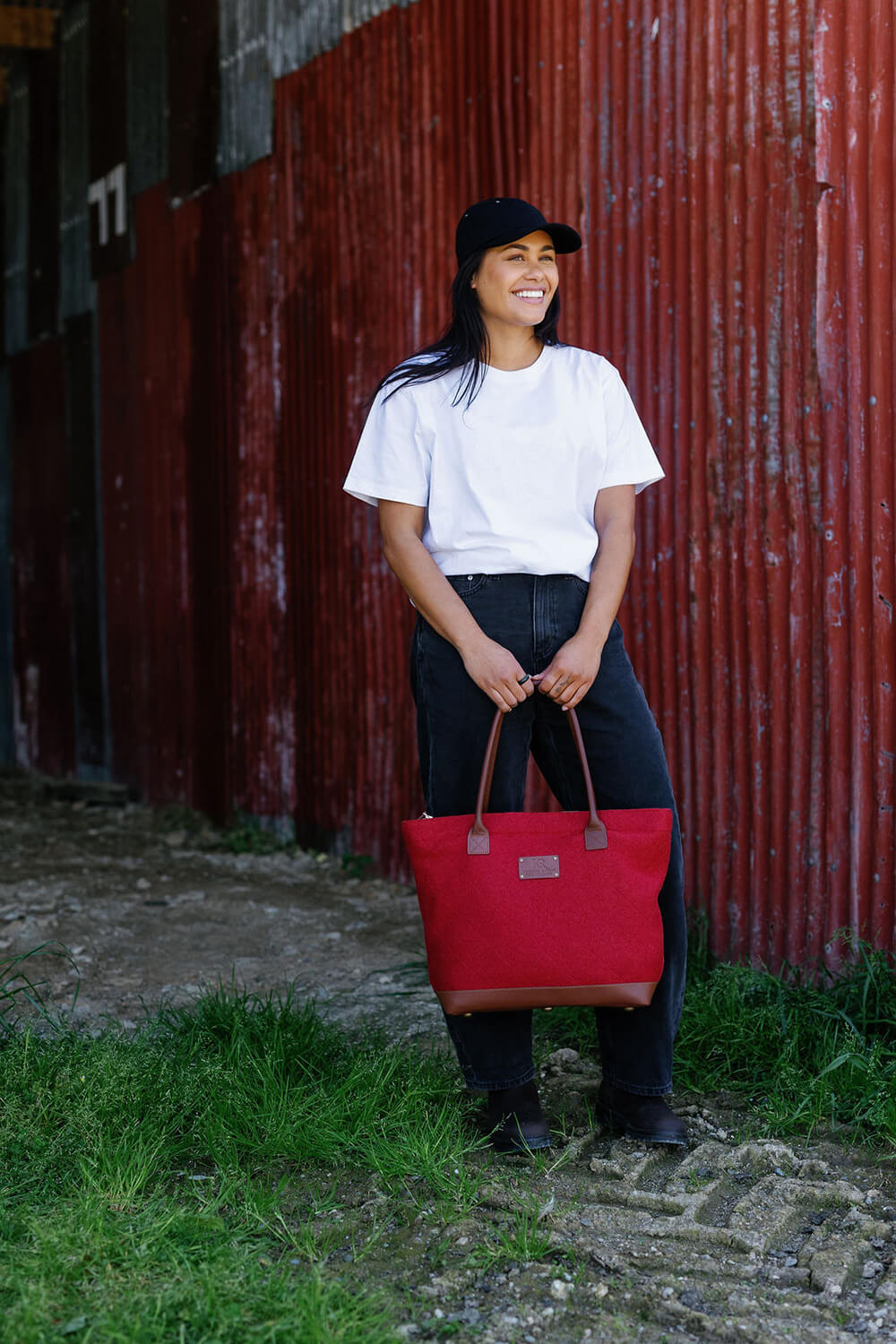 https://cdn.shopify.com/s/files/1/0666/1219/9481/files/Kaituna_ridges_totes_lindie_hawes_photography-58_850215df-7170-4d6b-9729-75649a05cf0c.jpg?v=1764884371