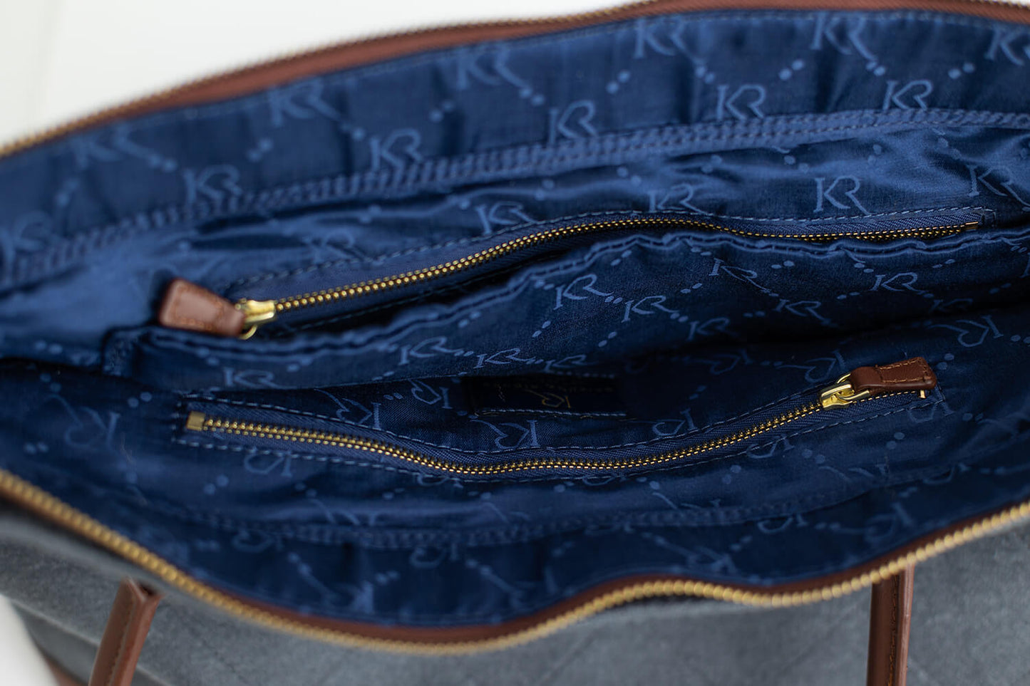 https://cdn.shopify.com/s/files/1/0666/1219/9481/files/November28_2025_Kaituna_Ridges_Tote_Studio_0115_e3bfeb60-1fab-4eee-948f-489f26fc639b.jpg?v=1764884039