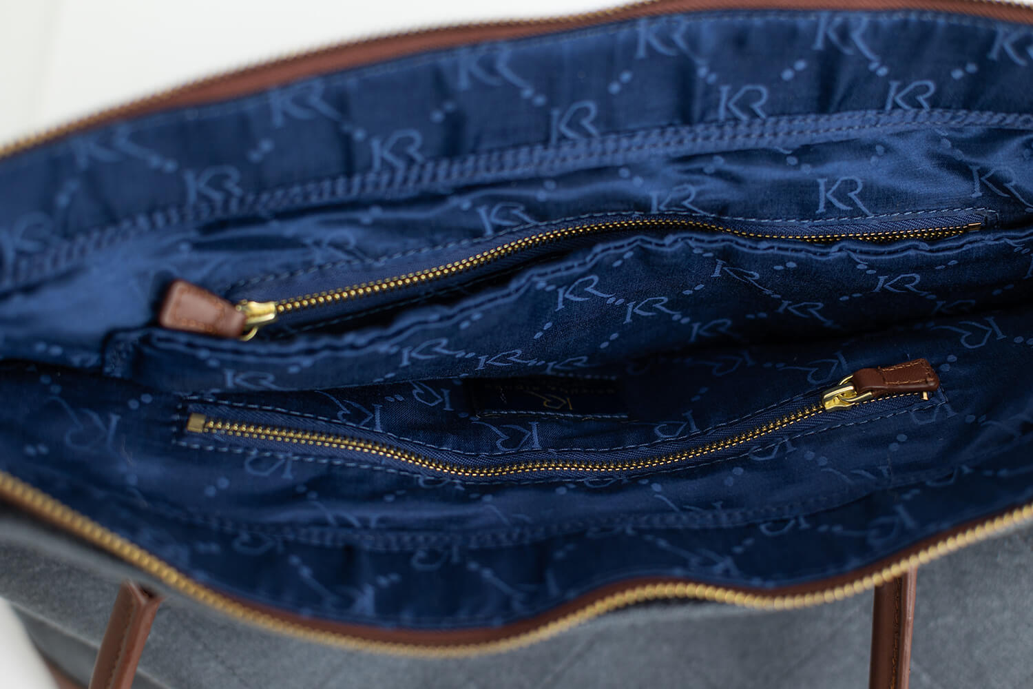 https://cdn.shopify.com/s/files/1/0666/1219/9481/files/November28_2025_Kaituna_Ridges_Tote_Studio_0115_e3bfeb60-1fab-4eee-948f-489f26fc639b.jpg?v=1764884039