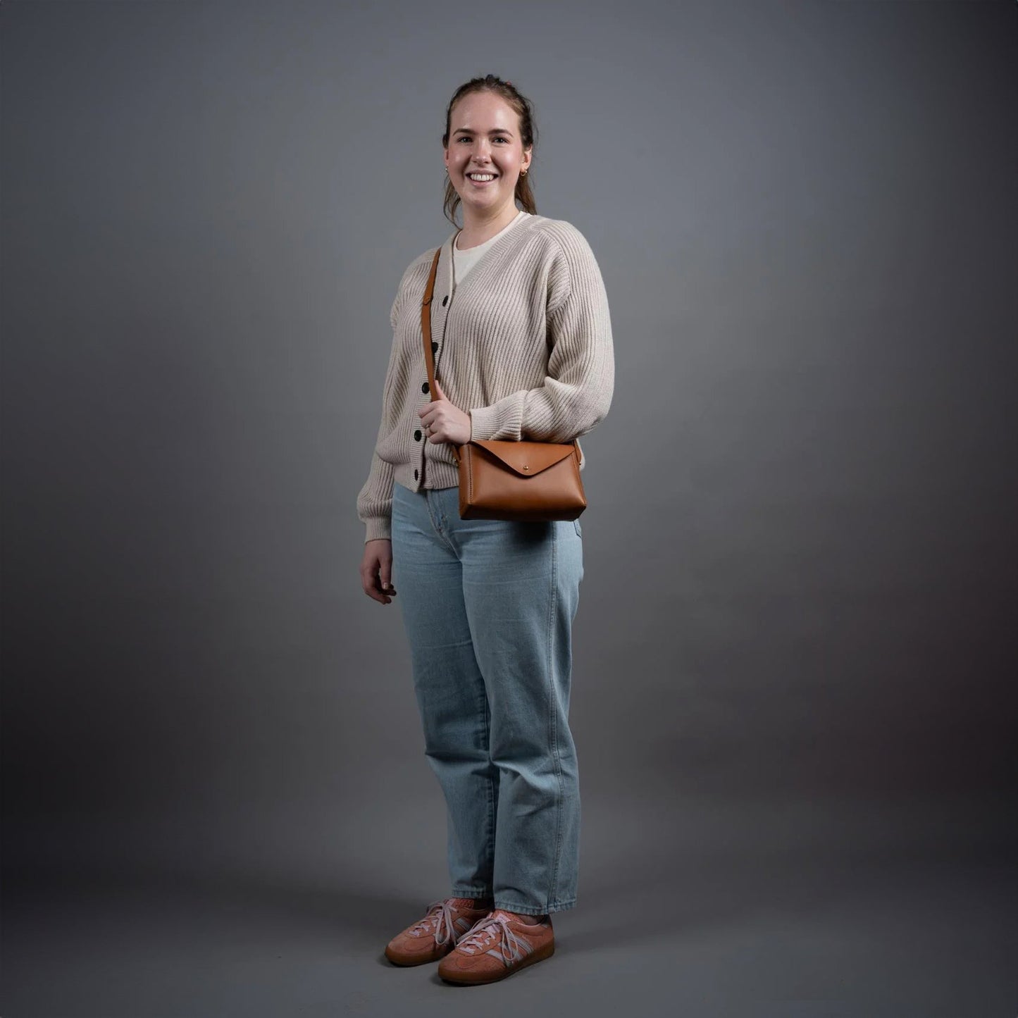 https://cdn.shopify.com/s/files/1/0746/9767/0945/files/dorothyminibagcognactheloyalworkshop.jpg?v=1717579206